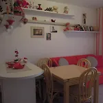 Modern Flat For 6 Guests With Swimming Pool بيبيوني