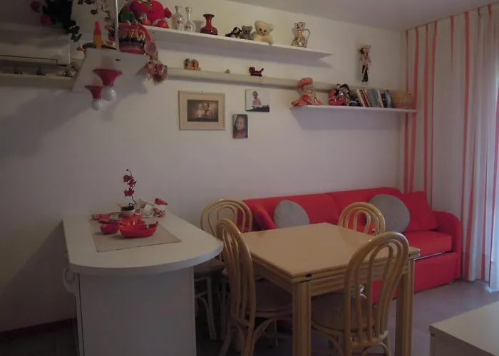 Modern Flat For 6 Guests With Swimming Pool 비비오네