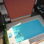 Modern Flat For 6 Guests With Swimming Pool