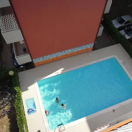 Modern Flat For 6 Guests With Swimming Pool