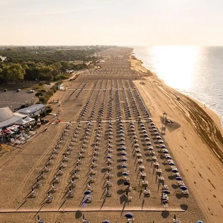 Modern Flat For 6 Guests With Swimming Pool 公寓 *